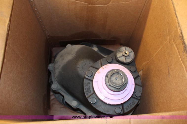 image for item X9418 Spicer truck axle parts