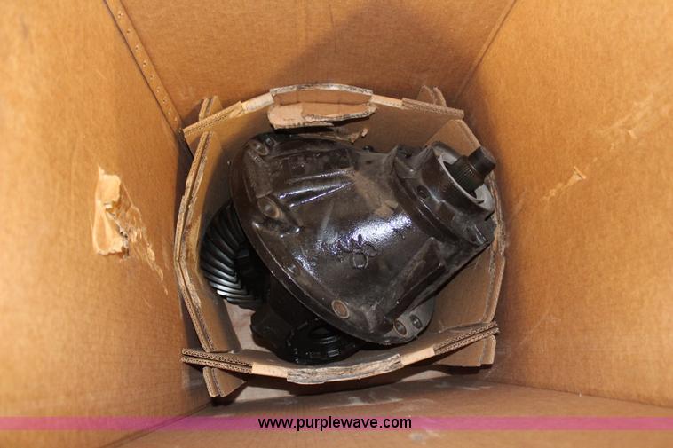 image for item X9422 Spicer power divider, ring gear and pinion