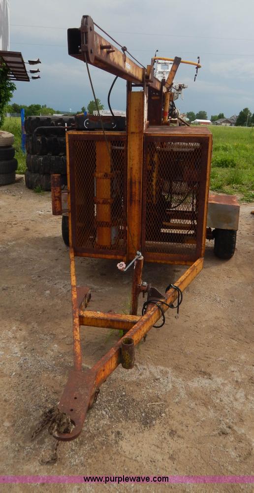 image for item AE9864 Allmond Mani-Lite LD30-YM2W light tower