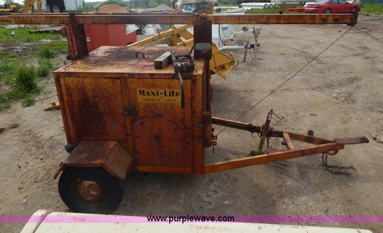 image for item AE9864 Allmond Mani-Lite LD30-YM2W light tower