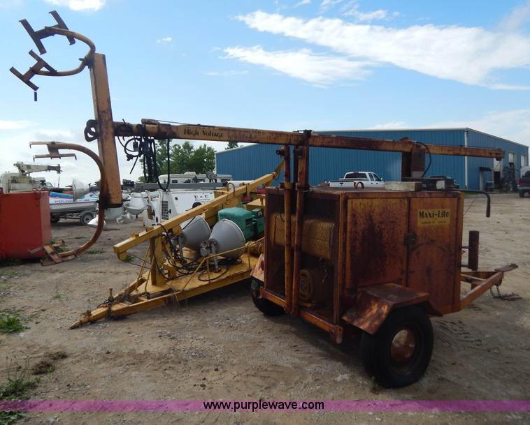 image for item AE9864 Allmond Mani-Lite LD30-YM2W light tower