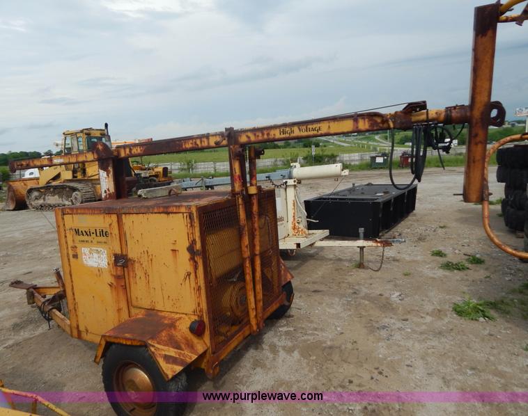 image for item AE9864 Allmond Mani-Lite LD30-YM2W light tower