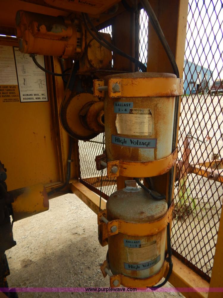 image for item AE9864 Allmond Mani-Lite LD30-YM2W light tower