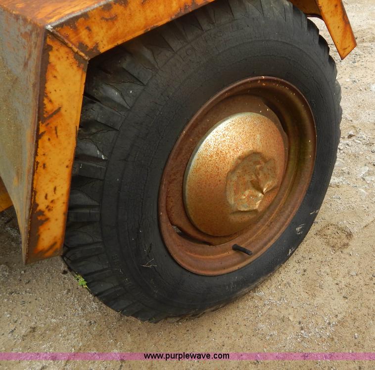 image for item AE9864 Allmond Mani-Lite LD30-YM2W light tower