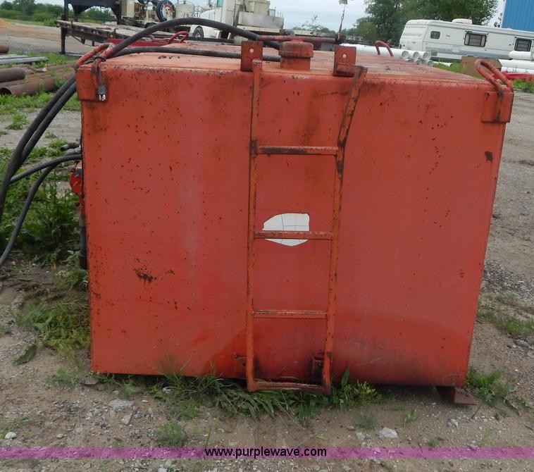 image for item AE9869 Bulk oil tank
