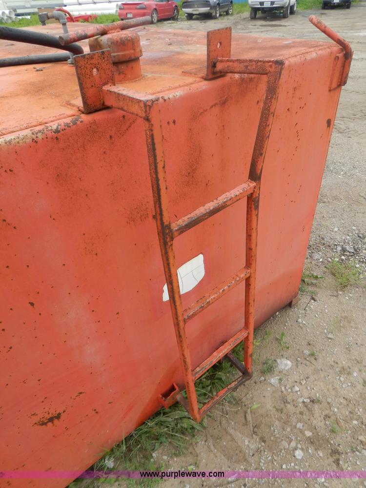 image for item AE9869 Bulk oil tank