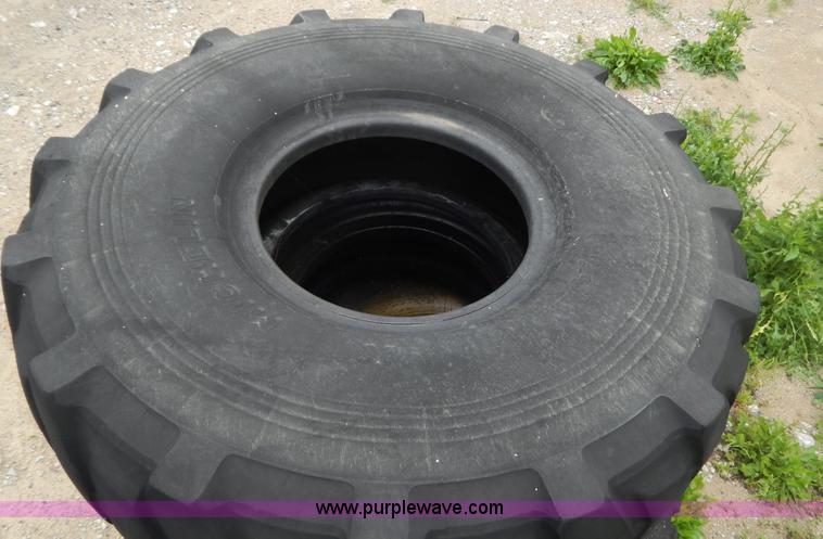 image for item AE9873 (4) Michelin 16R20 tires