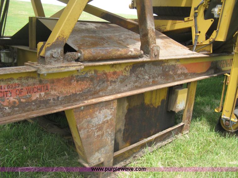 image for item D8285 CEC Screen-It Series II 5 x 12 mobile screen plant