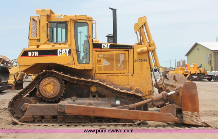 image for item D8345 1995 Caterpillar D7H dozer