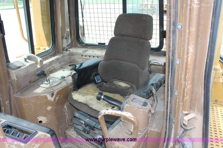 image for item D8345 1995 Caterpillar D7H dozer