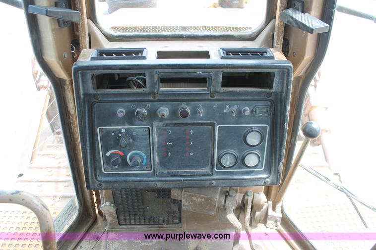 image for item D8345 1995 Caterpillar D7H dozer