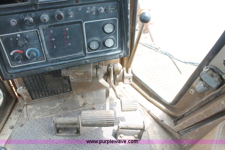 image for item D8345 1995 Caterpillar D7H dozer