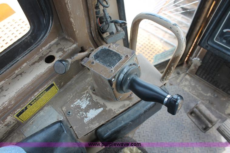 image for item D8345 1995 Caterpillar D7H dozer