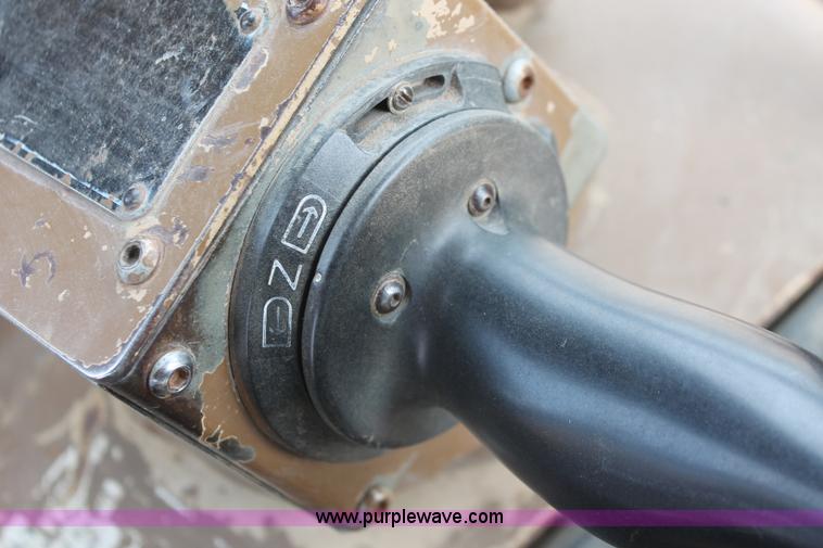 image for item D8345 1995 Caterpillar D7H dozer