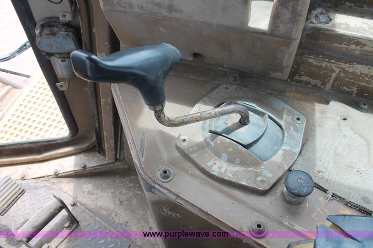 image for item D8345 1995 Caterpillar D7H dozer