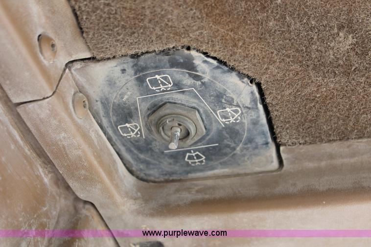 image for item D8345 1995 Caterpillar D7H dozer