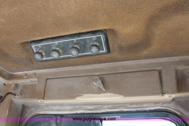 image for item D8345 1995 Caterpillar D7H dozer