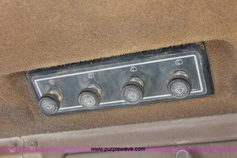 image for item D8345 1995 Caterpillar D7H dozer