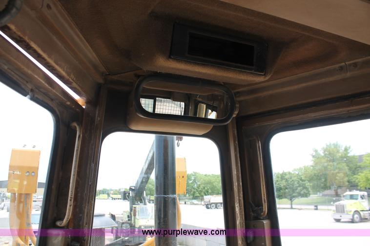 image for item D8345 1995 Caterpillar D7H dozer