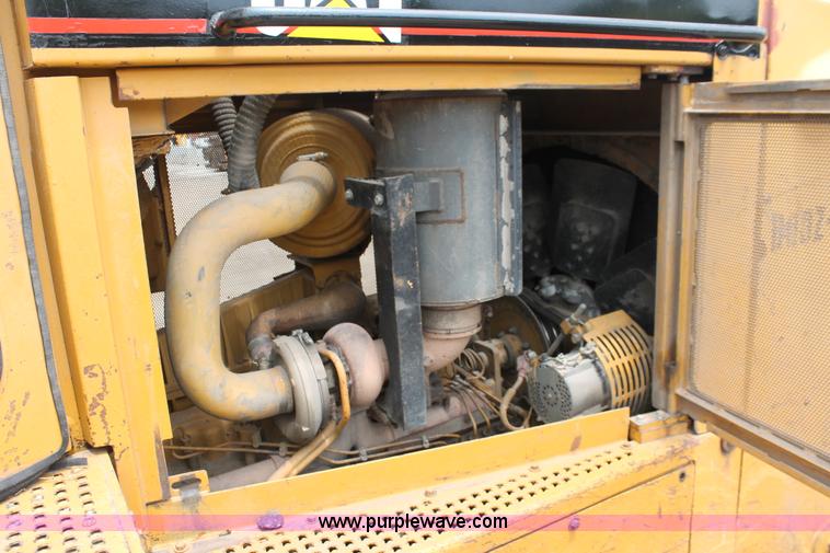 image for item D8345 1995 Caterpillar D7H dozer