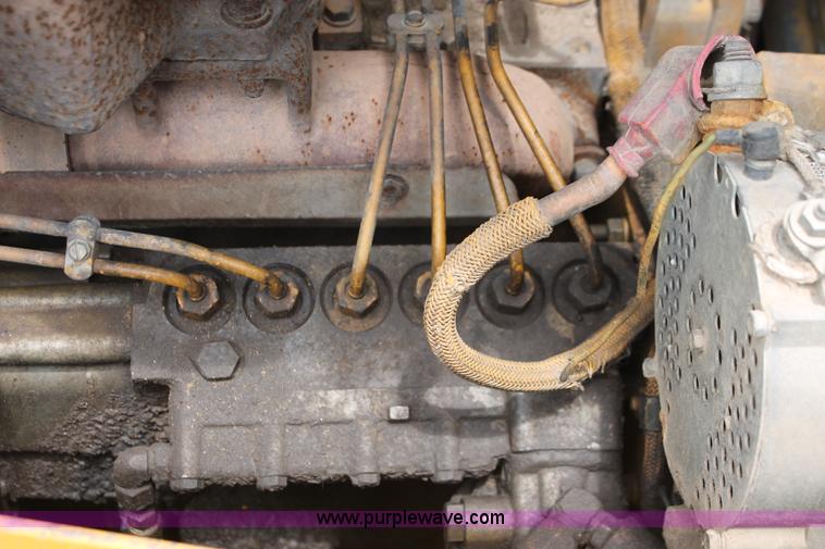 image for item D8345 1995 Caterpillar D7H dozer