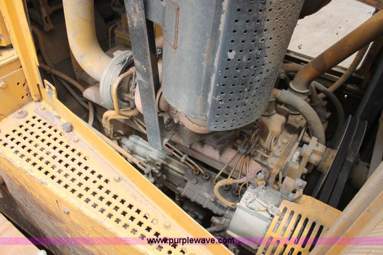 image for item D8345 1995 Caterpillar D7H dozer