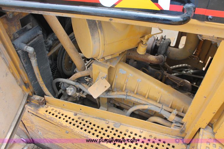 image for item D8345 1995 Caterpillar D7H dozer