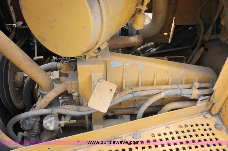 image for item D8345 1995 Caterpillar D7H dozer