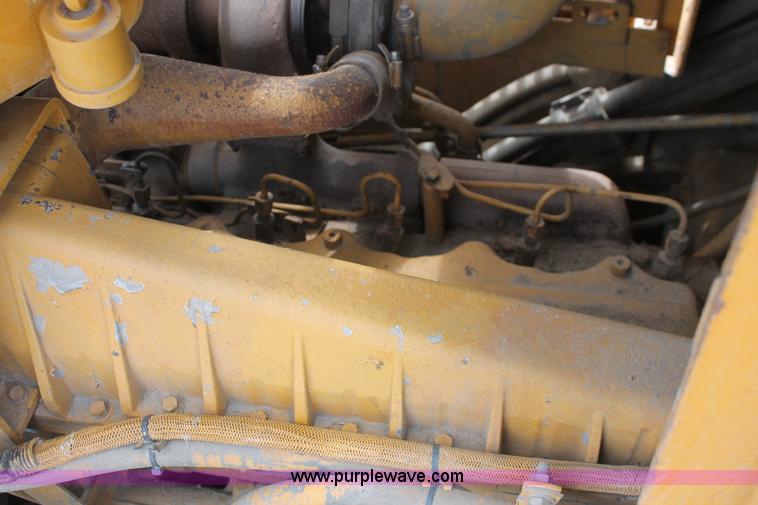 image for item D8345 1995 Caterpillar D7H dozer