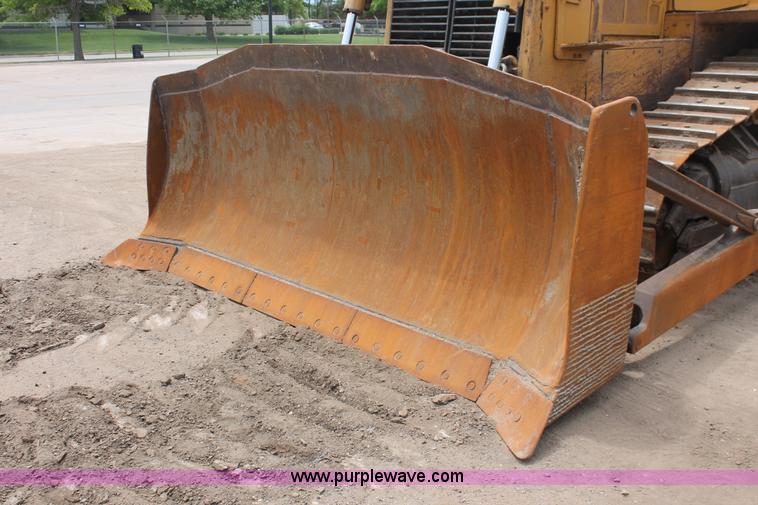 image for item D8345 1995 Caterpillar D7H dozer