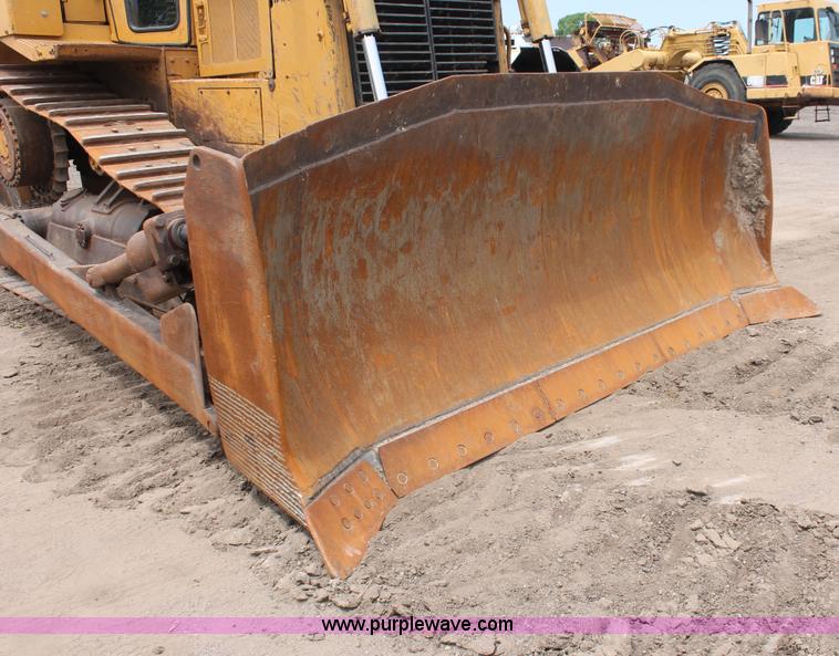 image for item D8345 1995 Caterpillar D7H dozer