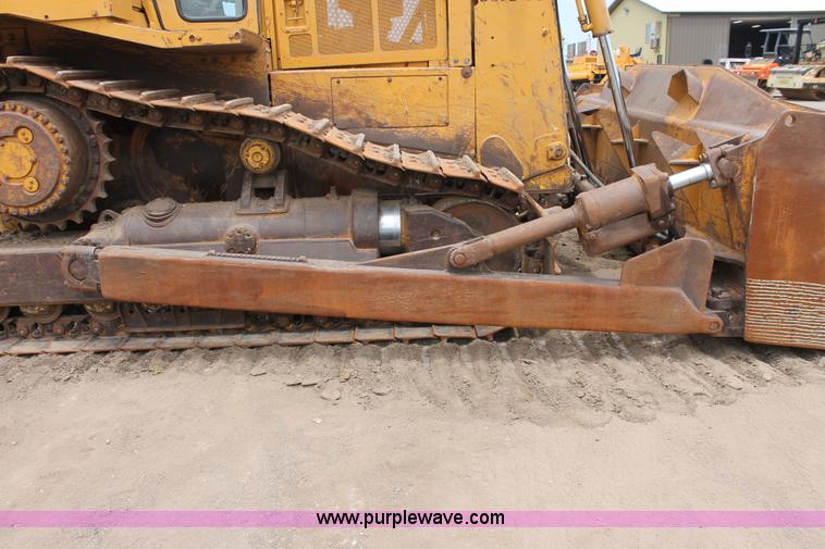 image for item D8345 1995 Caterpillar D7H dozer