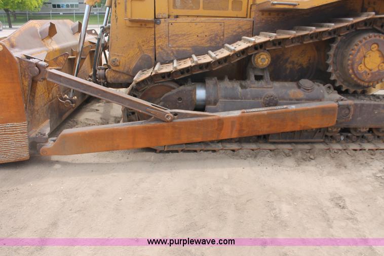 image for item D8345 1995 Caterpillar D7H dozer