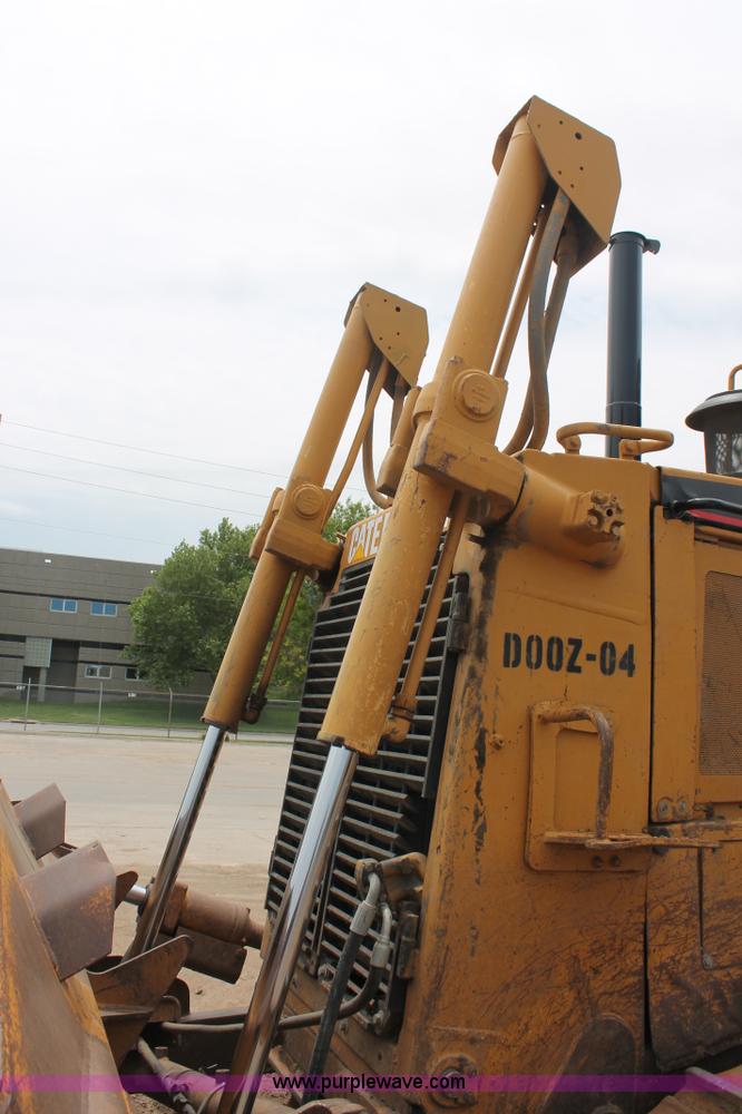 image for item D8345 1995 Caterpillar D7H dozer