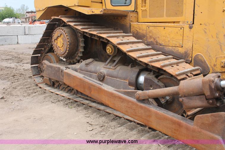 image for item D8345 1995 Caterpillar D7H dozer