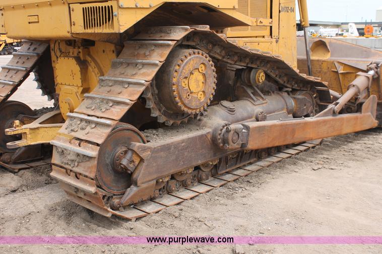 image for item D8345 1995 Caterpillar D7H dozer