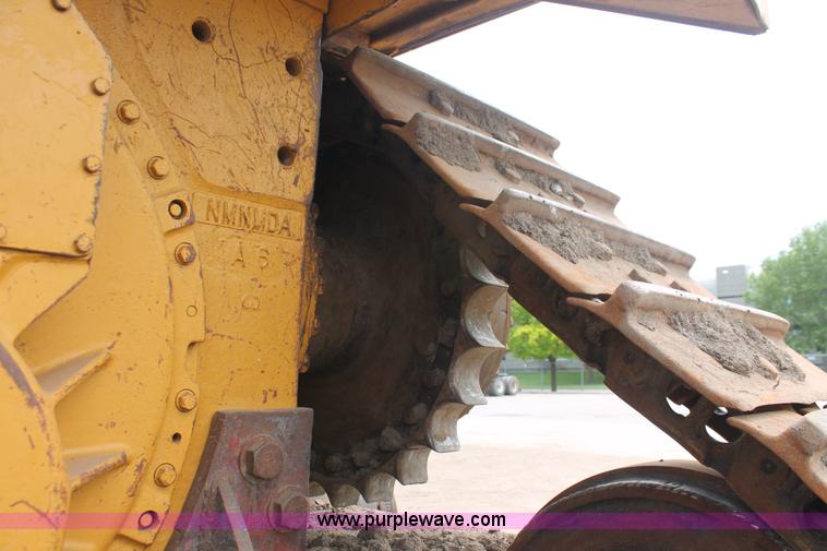 image for item D8345 1995 Caterpillar D7H dozer