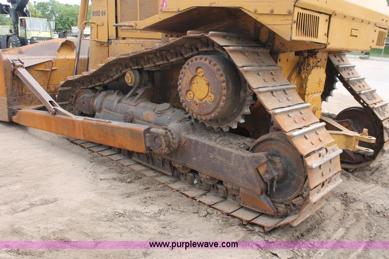image for item D8345 1995 Caterpillar D7H dozer
