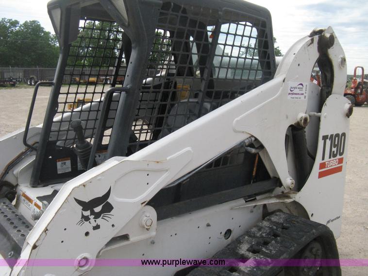 image for item D8356 2007 Bobcat T190 Turbo skid steer