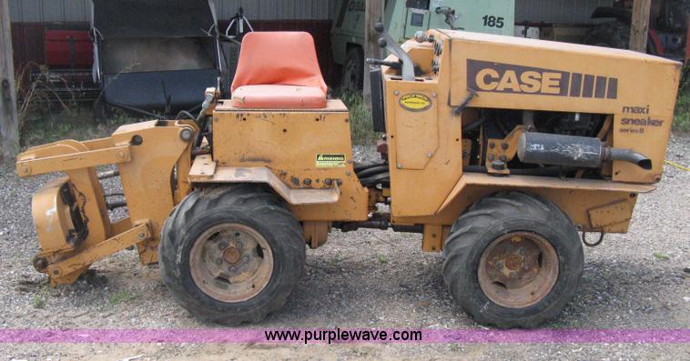 image for item D8368 1991 Case Maxi Sneaker Series B articulated vibratory plow