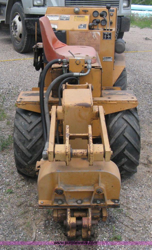 image for item D8368 1991 Case Maxi Sneaker Series B articulated vibratory plow