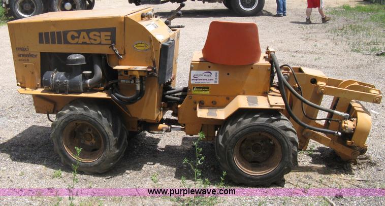 image for item D8368 1991 Case Maxi Sneaker Series B articulated vibratory plow