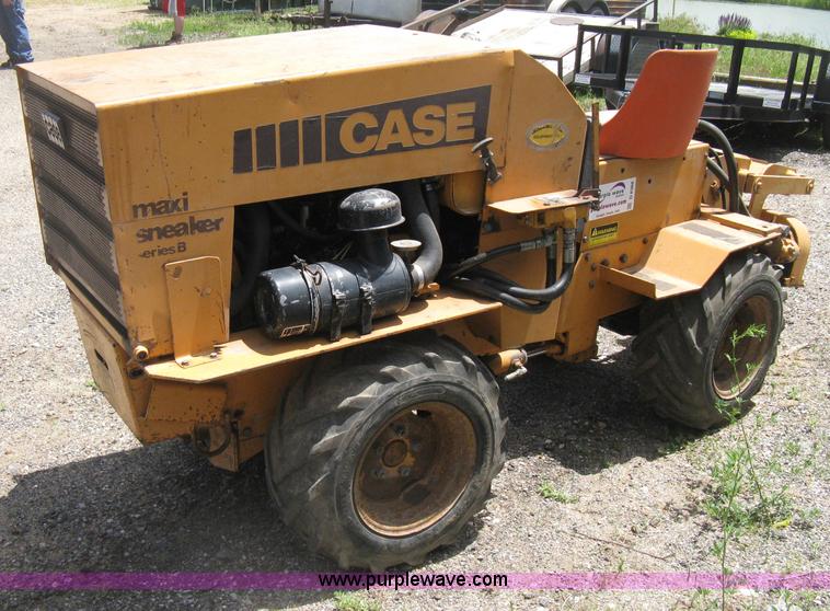 image for item D8368 1991 Case Maxi Sneaker Series B articulated vibratory plow