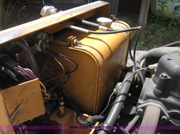 image for item D8368 1991 Case Maxi Sneaker Series B articulated vibratory plow