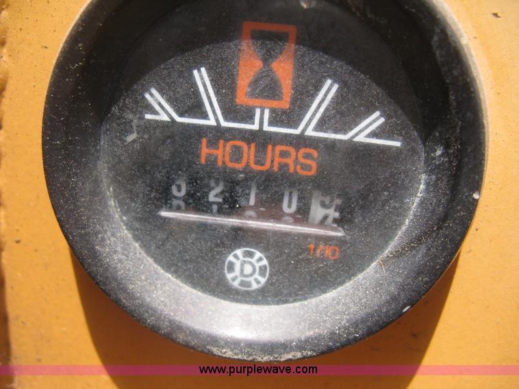 image for item D8368 1991 Case Maxi Sneaker Series B articulated vibratory plow