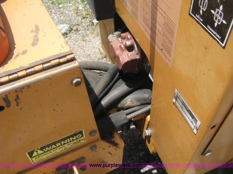 image for item D8368 1991 Case Maxi Sneaker Series B articulated vibratory plow