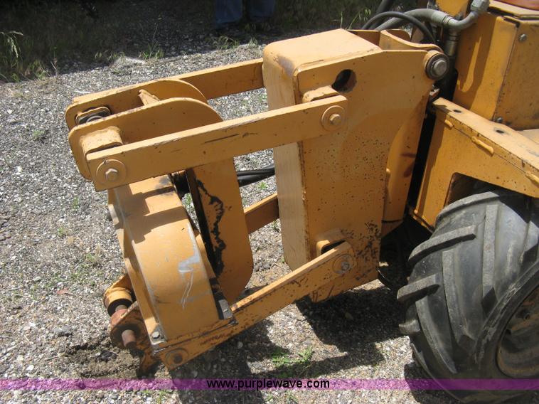 image for item D8368 1991 Case Maxi Sneaker Series B articulated vibratory plow