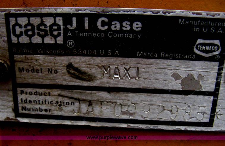 image for item D8368 1991 Case Maxi Sneaker Series B articulated vibratory plow