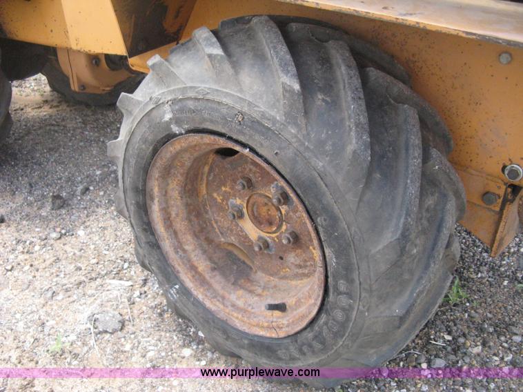 image for item D8368 1991 Case Maxi Sneaker Series B articulated vibratory plow