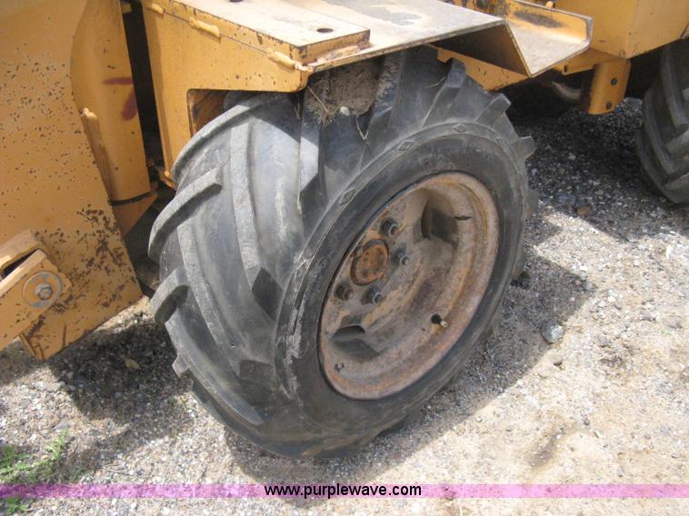 image for item D8368 1991 Case Maxi Sneaker Series B articulated vibratory plow